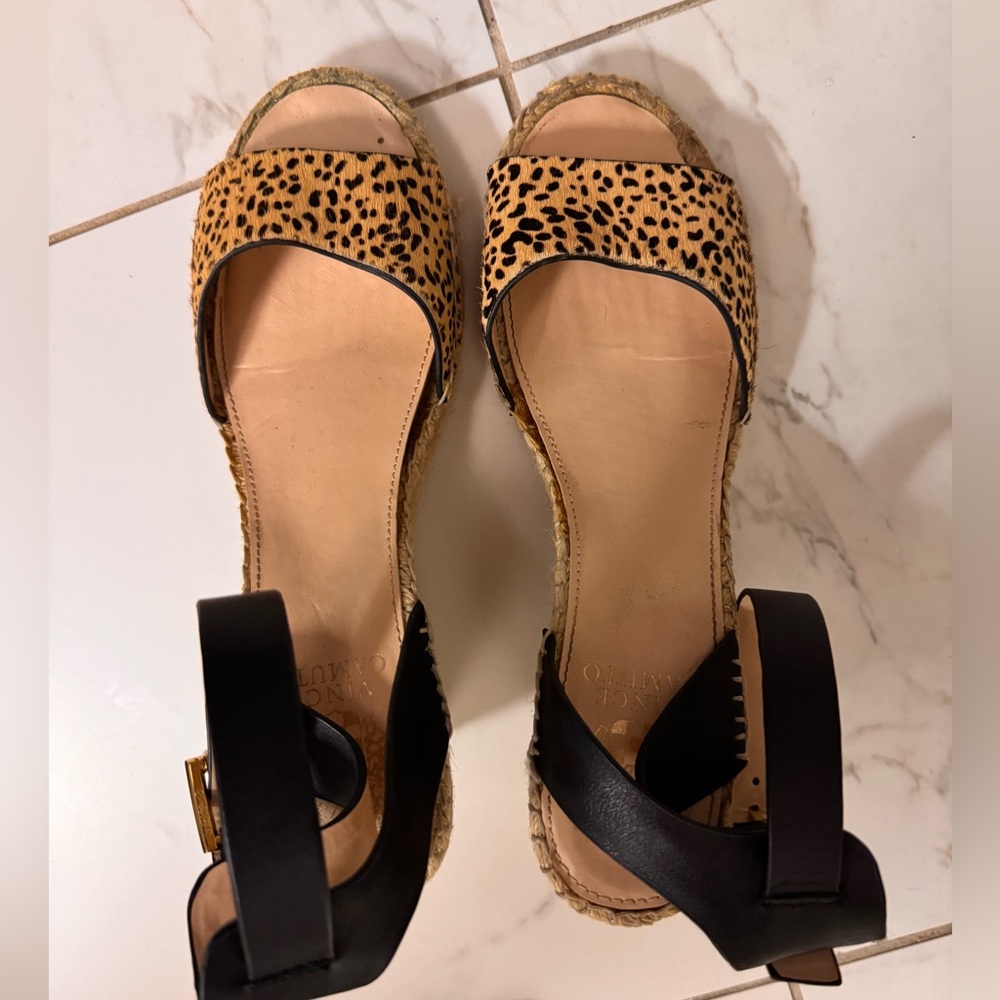 Vince Camuto leopard print wedge sandal, -excellent condition Size 8